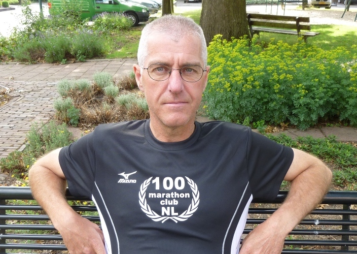 Jaap vd Berg in 100 marathon club Nederland shirt